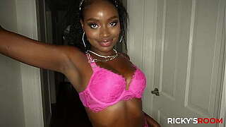 RICKYS ROOM - Elsie'_s Wazoo is a True Operate of Oeuvre