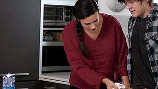 Folk Strokes - Hawt Chiken Lets Her Stepsister's Sugardaddy Fuck Her, Too, To Reap Total The Benefits