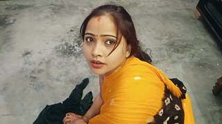 Kaamwali Bai ko akela pakar Malik ne chod dala Utter Movie scene