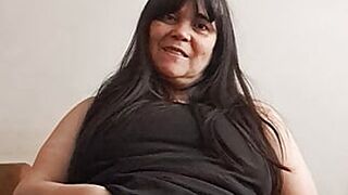 ,Son's fere craves to watch my older unshaved pussy,