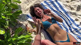 Voided urine on virgin on a national plage - That babe was shocked