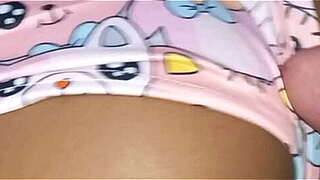 alice de pijaminha novo com a bucetinha toda molhada me deixo de pal duro quando chamo pra ir ver filme com ela